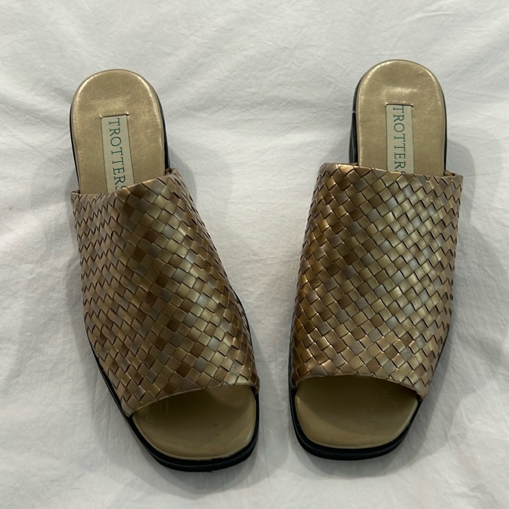 Trotters open toe woven leather mules